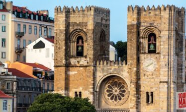 Ancient Lisbon Cathedral (Sé) in the heart of Lisbon, experienced with Tour Map Portugal