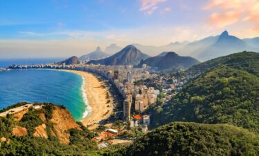 Experience the Algarve with Tour Map Portugal – A top destination for stunning beaches and landscapes in our Lisbon to Porto day tour package